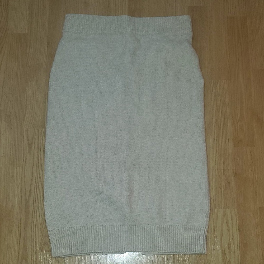 H&M Cream Pencil Skirt Size Medium NWT
